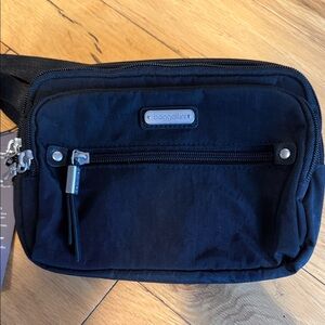 Baggallini RFID Time zone Bag black NWT